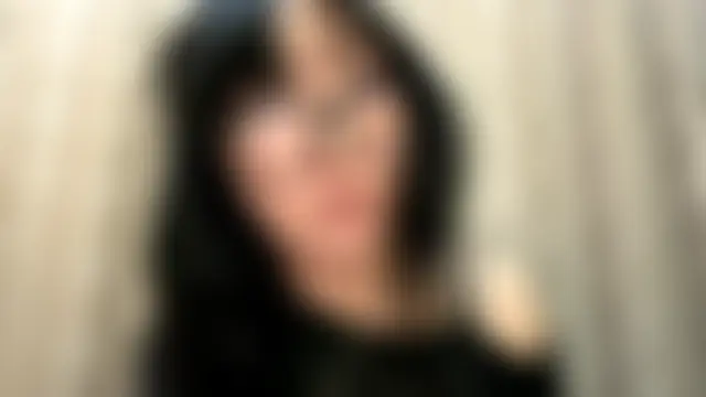 Yunananaa Adlı Modelin Canlı Sohbet Odası