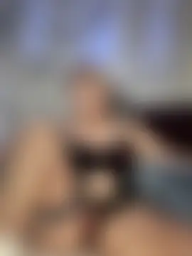 Pertunjukan Kamera Web LadiNika