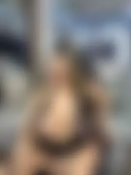 Show modela curvyfunlover na web-kameri