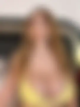 Show modela LucyBridgette na web-kameri