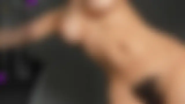 laura-hills18's Live XXX Chat