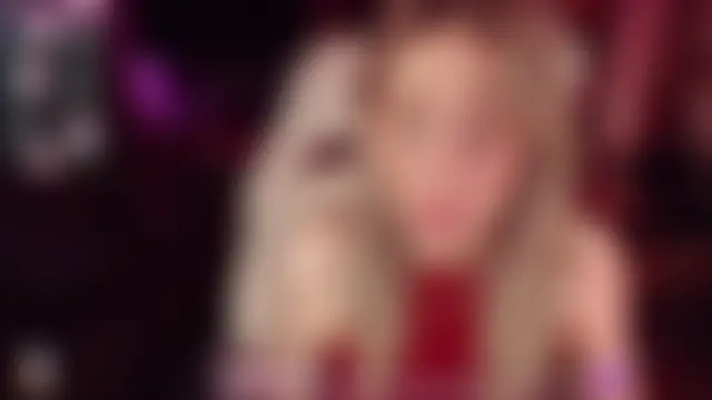 AnnieGOld_ Adlı Modelin Canlı XXX Sohbeti