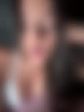 EmmiiGlow's Webcam Show