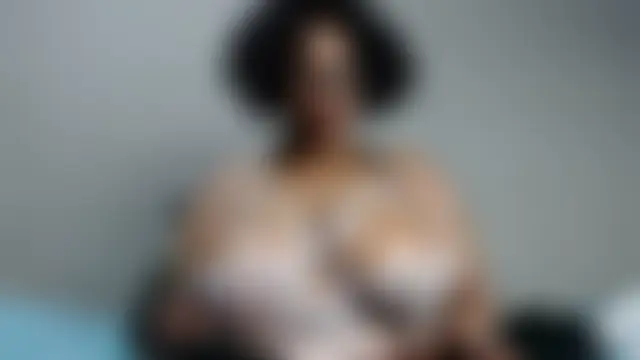 BustyMelonssXXXX's Webcam Show