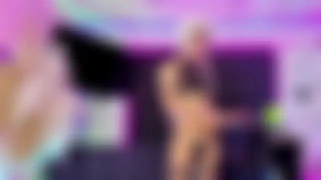 Queens_Wonders_Blonders' Webcam Show