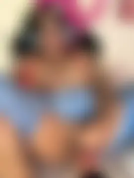 halana_squirts' Webcam Show