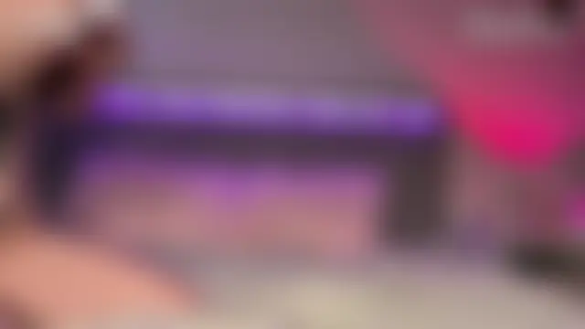 Seks show uživo modela PinkNoir na kameri