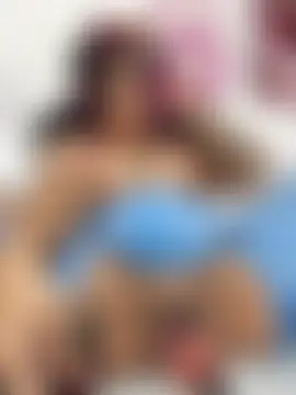 halana_squirts' Webcam Show