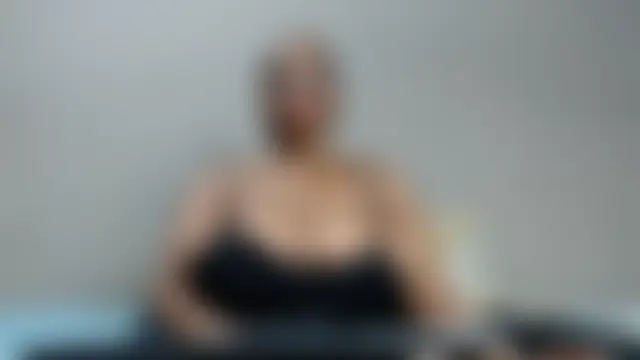 Pokazy przed kamerką – BustyMelonssXXXX