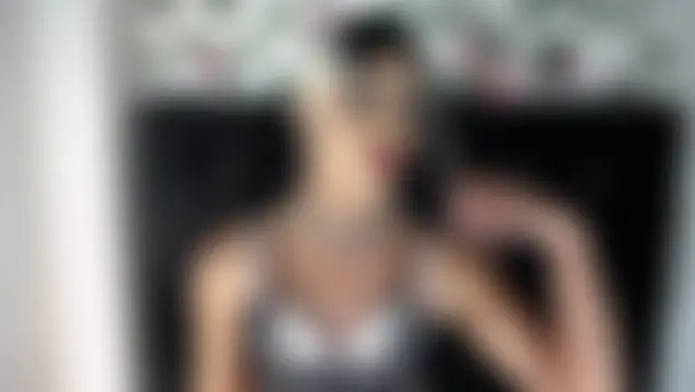 Kristal_Queen01: онлайн-секс-шоу