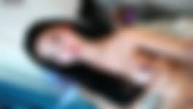 mia_holly18's Webcam Show