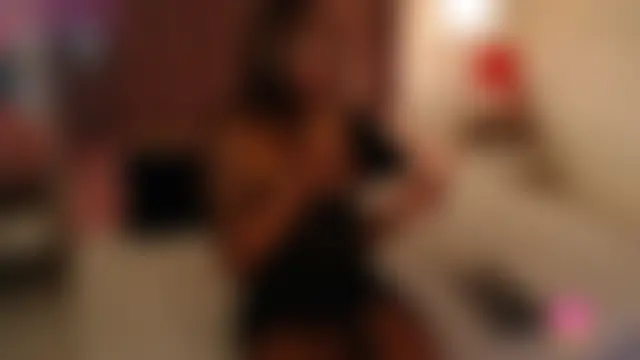 LiaTrainor's Live XXX Chat