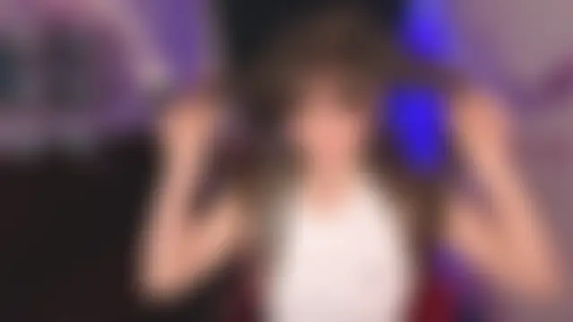 Emillias লাইভ চ্যাট রুম