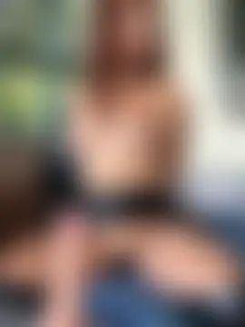 AliceMrtnz élő XXX-chatje