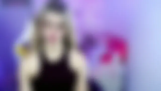 Sophiaa_doll_: διαδικτυακό σόου στην κάμερα