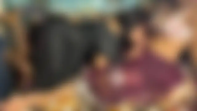 shuhana_: διαδικτυακό σόου στην κάμερα