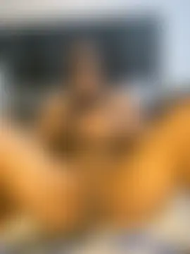 Curvyslut92's Live Webcam Show