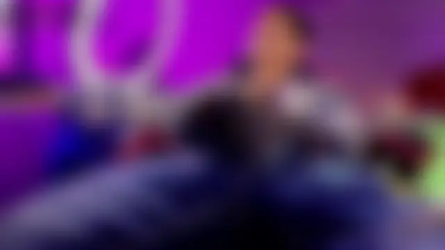 Brat_'s Live Chat Room