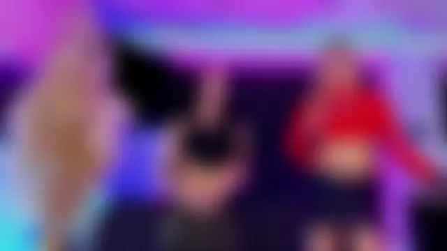 Queens_Wonders_Blonders' Live Webcam Show