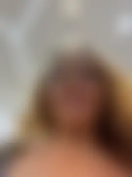 Chloe_Leaozinho's Live Chat Room