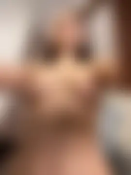 Anna_Gilbert's Live Chat Room