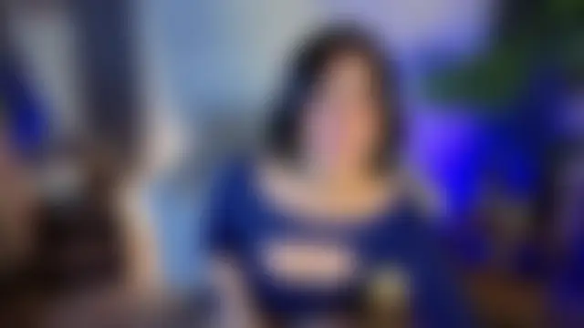 Show modela Zoee_Kiss_ na web-kameri