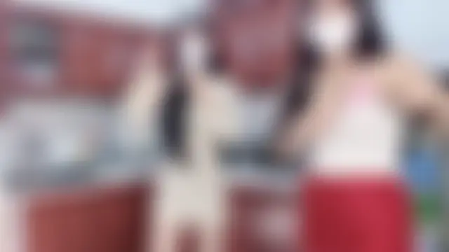 LyLy_Office: διαδικτυακό σόου στην κάμερα