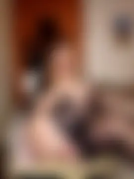 Show modela ImyoursLilu32 na web-kameri