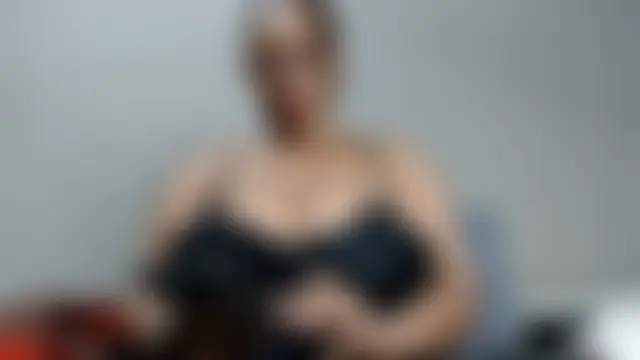 BustyMelonssXXXX's Webcam Show