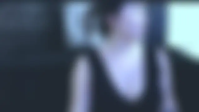 MiaLeon09's Live Chat Room