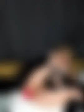 yu_femboy: διαδικτυακό σόου στην κάμερα