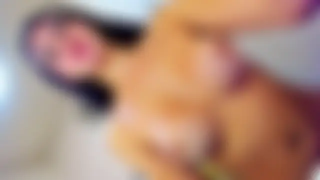 Ms_Monica Show in webcam