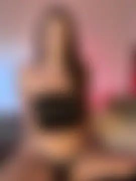 Show modela EllaMae na web-kameri