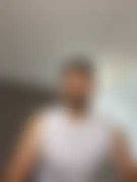 TroyeSavage Show in webcam