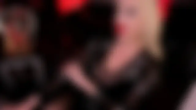 Pokazy przed kamerką – FinDomGod