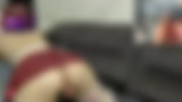 CemreAren: απευθείας σέξι σόου στην κάμερα