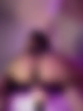 Woo_isDaphne Show in webcam