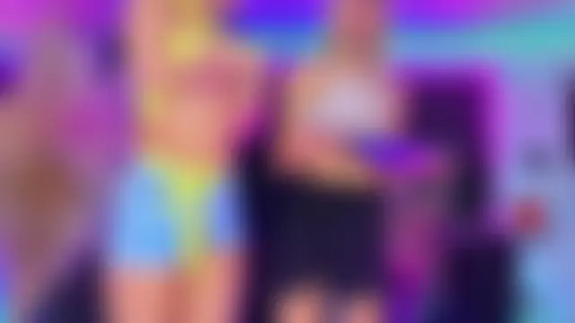 Queens_Wonders_Blonders' Webcam Show