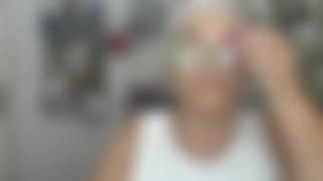 FunnyGrandma Pertunjukan Webcam