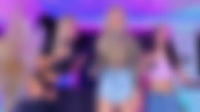 Queens_Wonders_Blondersn Webbikameraesitys