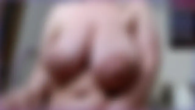 Chatroom XXX en direct de EllyBigBoobs