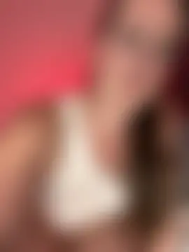 EllaMae Show in webcam