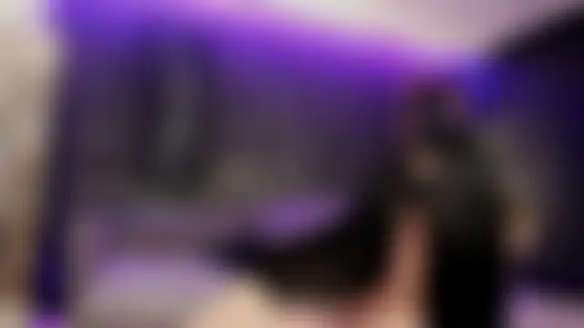 LoraIvone élő chatszobája