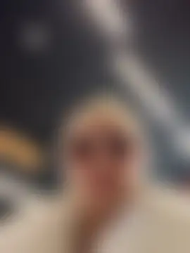 NewLale: απευθείας σέξι σόου στην κάμερα