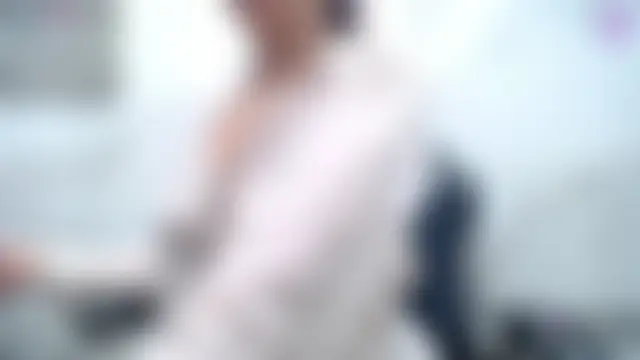 kyra_jeet: διαδικτυακό σόου στην κάμερα