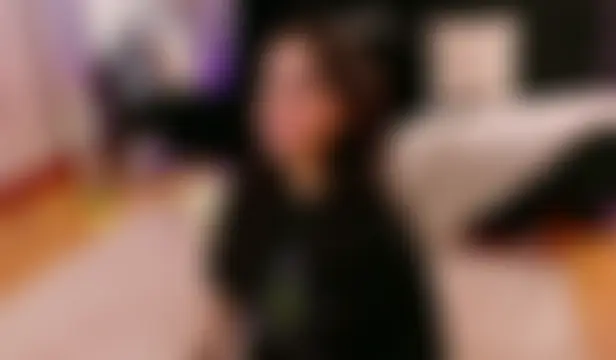 EmmyEvans1 Adlı Modelin Canlı Sohbet Odası