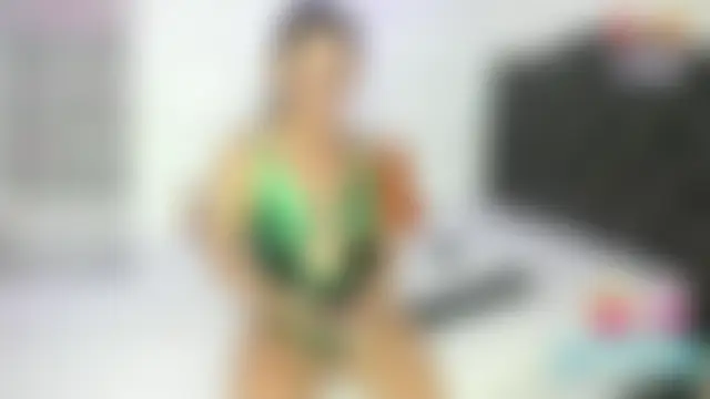 Seks show uživo modela thamaraa_ na kameri