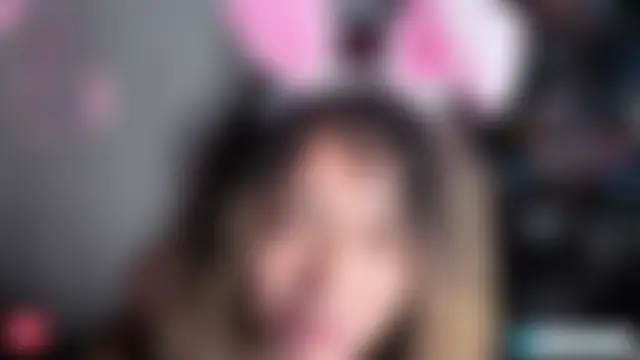 VitoriaFernandes Adlı Modelin Canlı Sohbet Odası