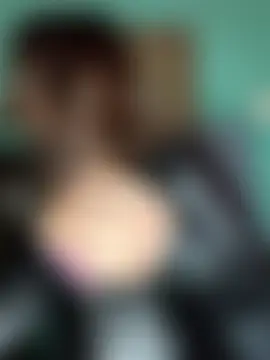 Queenniaa: διαδικτυακό σόου στην κάμερα