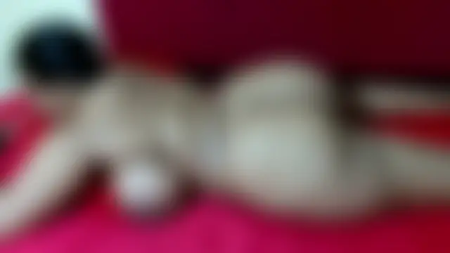 HugeTitisxx Adlı Modelin Canlı Sohbet Odası